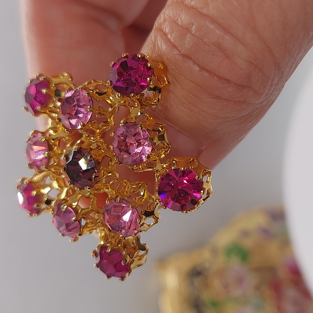 MADE AUSTRIA 3 Shades Of Pink Faceted Rhinestones Domed Prong Set Vintage Brooch - Picture 12 of 12
